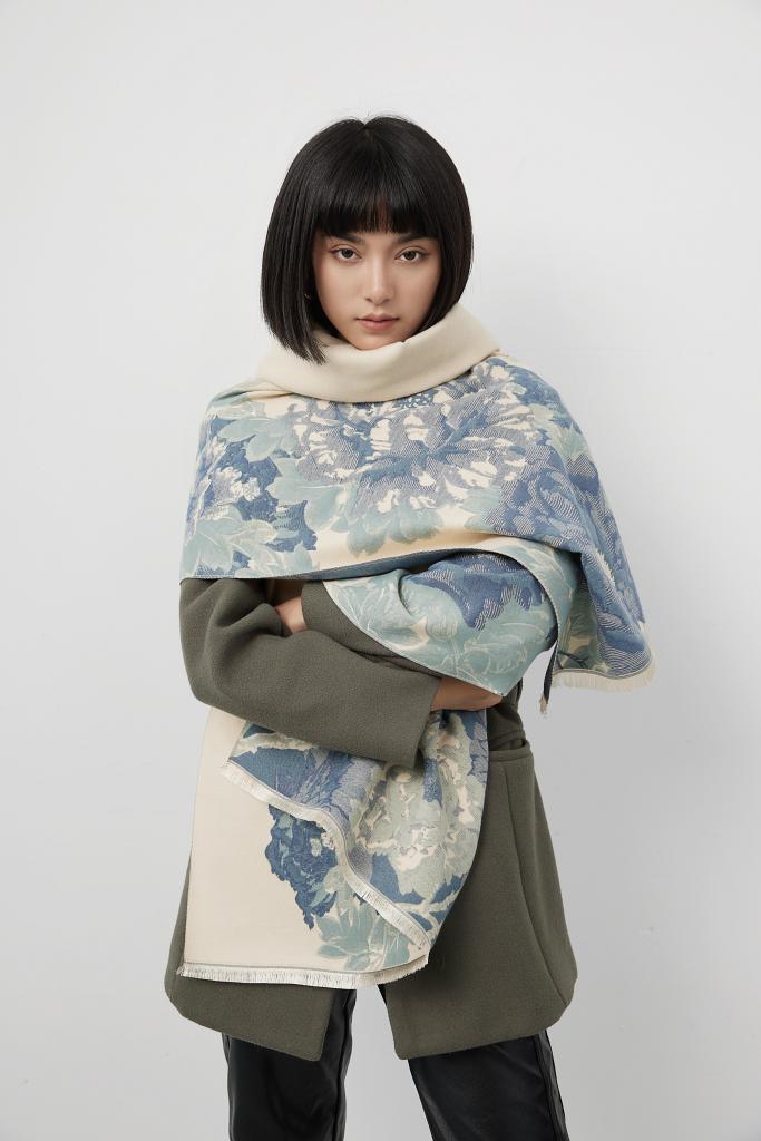 Reversible Wrap - Blue / White Bloom