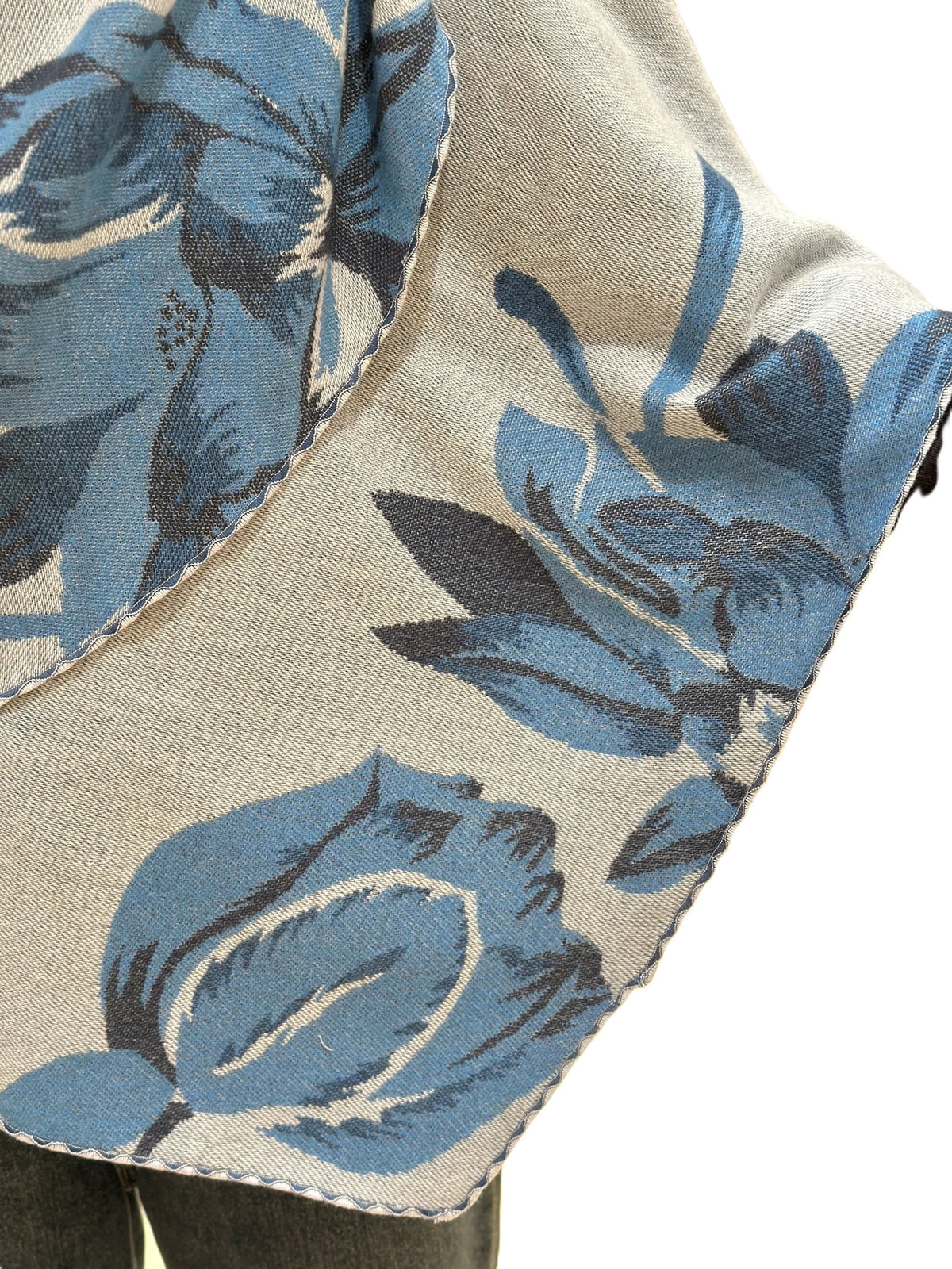Reversible Short Loop Wrap - Royal Blue / White Lotus