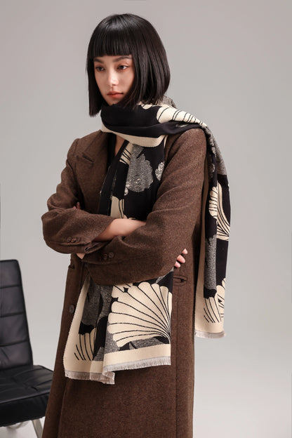 Reversible Wrap - Black / Cream Large Ginkgo