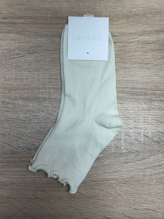 Soft Ruffle Ribbed Socks - Cream