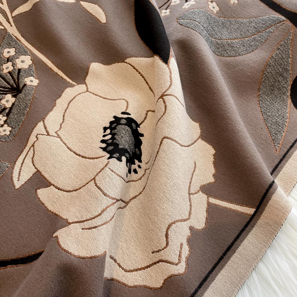 Reversible Wrap - Gray / Black Garden