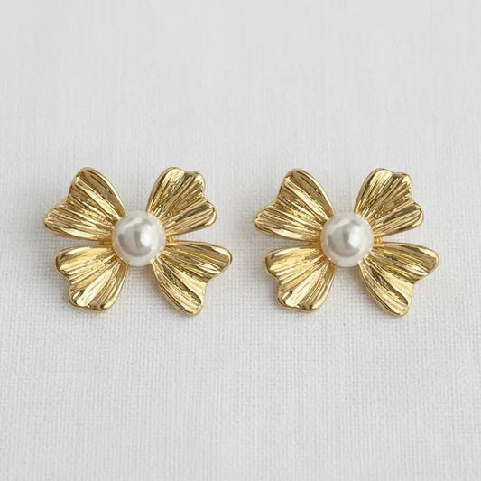 Stud Earrings - Floral Pearl