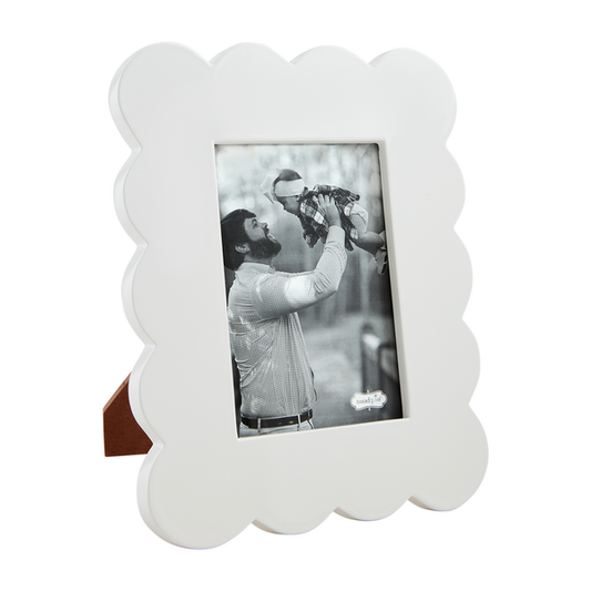 Scallop Lacquer Picture Frame 5x7 - Large